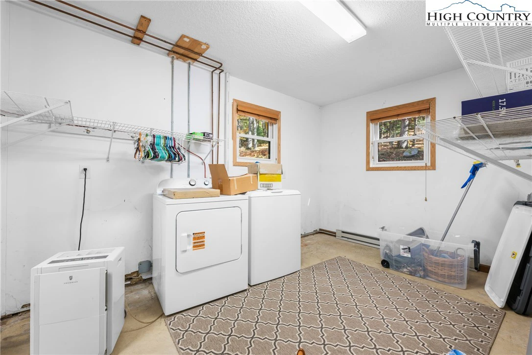 Image number 12 for the current listing
