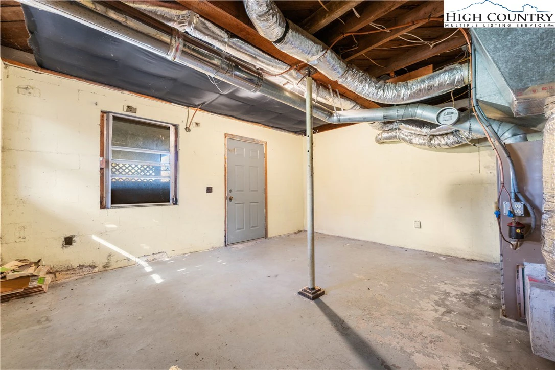 Image number 16 for the current listing