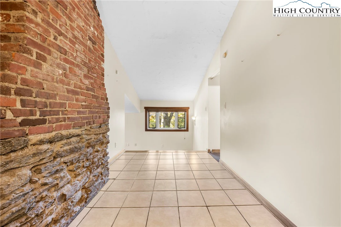 Image number 11 for the current listing