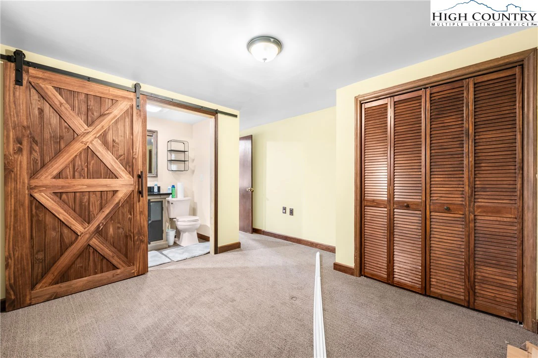 Image number 3 for the current listing