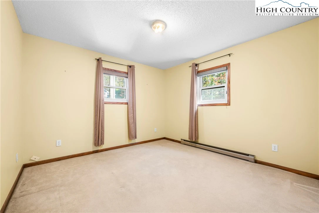 Image number 5 for the current listing