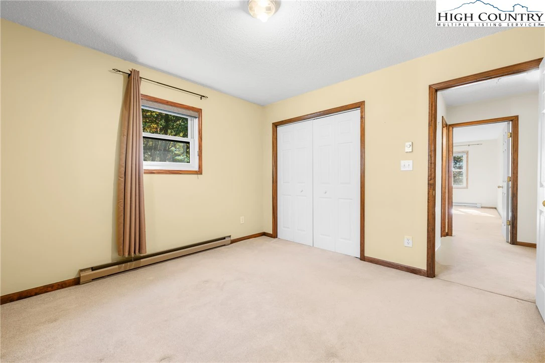 Image number 6 for the current listing