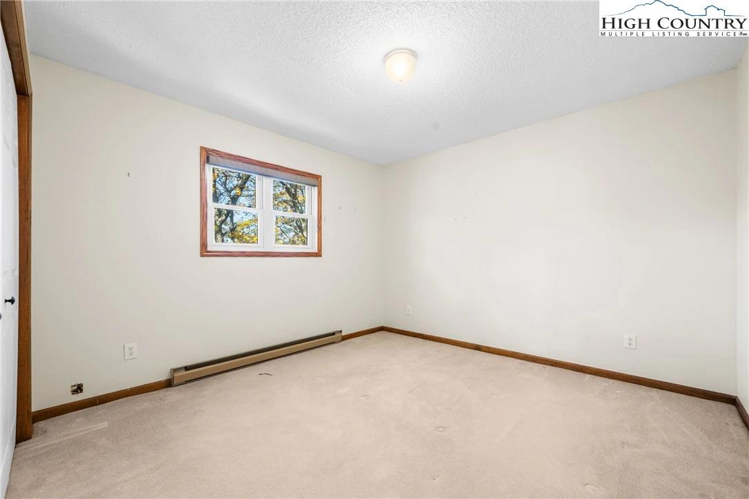 Image number 7 for the current listing