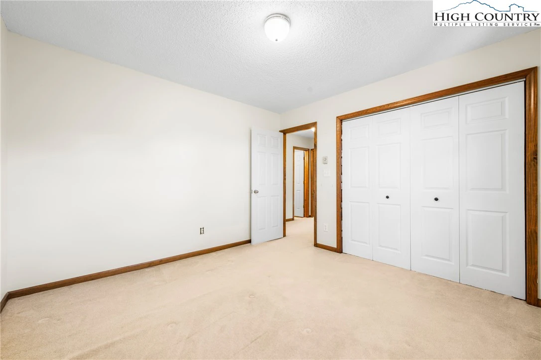Image number 8 for the current listing