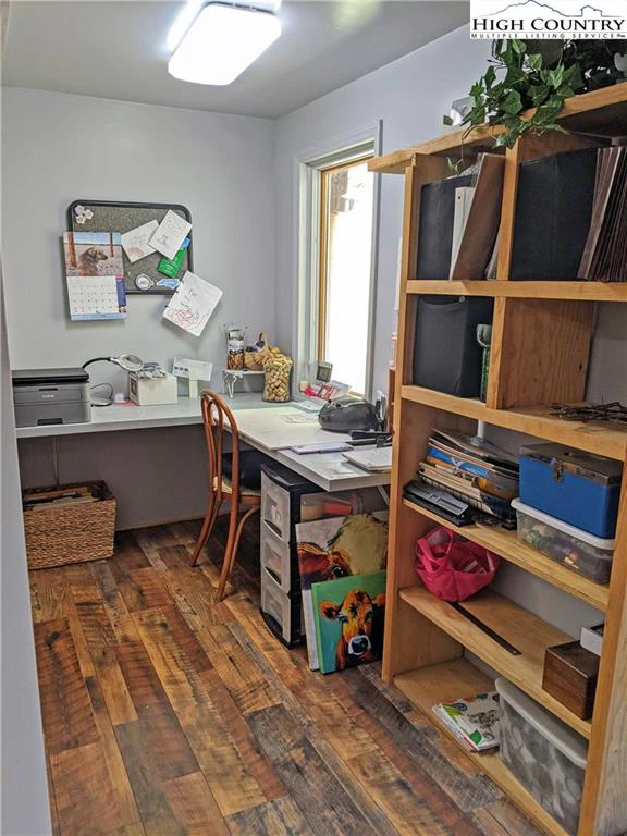 Image number 14 for the current listing