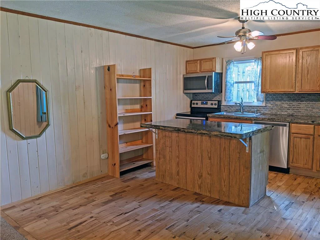 Image number 8 for the current listing