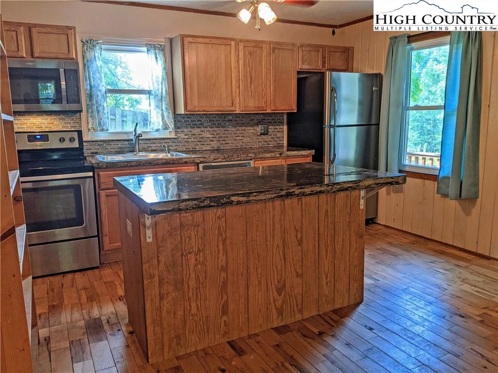 Image number 9 for the current listing