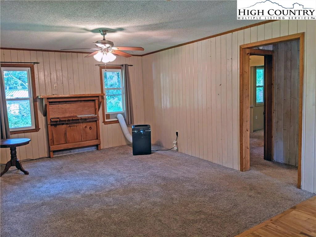 Image number 13 for the current listing