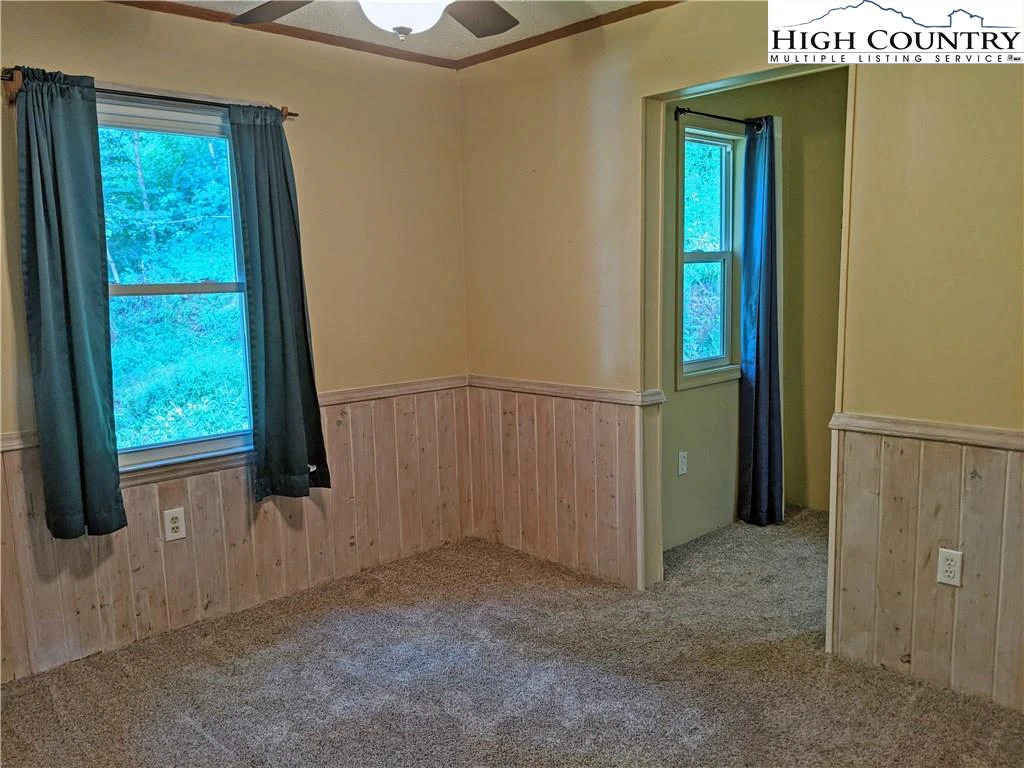 Image number 15 for the current listing