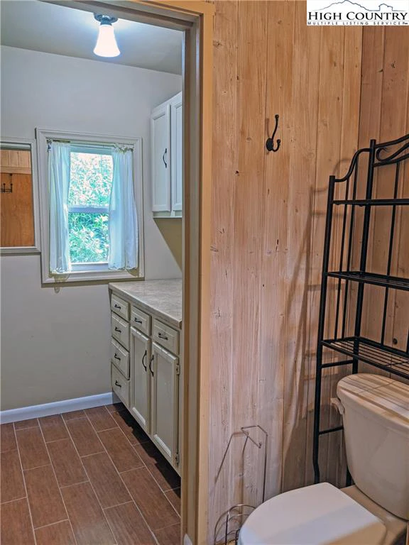 Image number 18 for the current listing