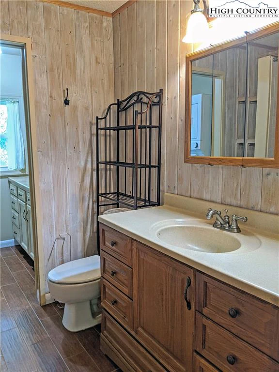 Image number 19 for the current listing