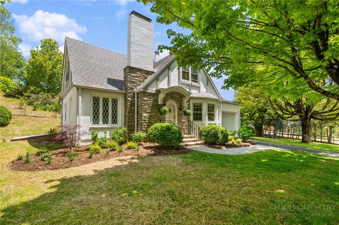 Image number 1 for the current listing