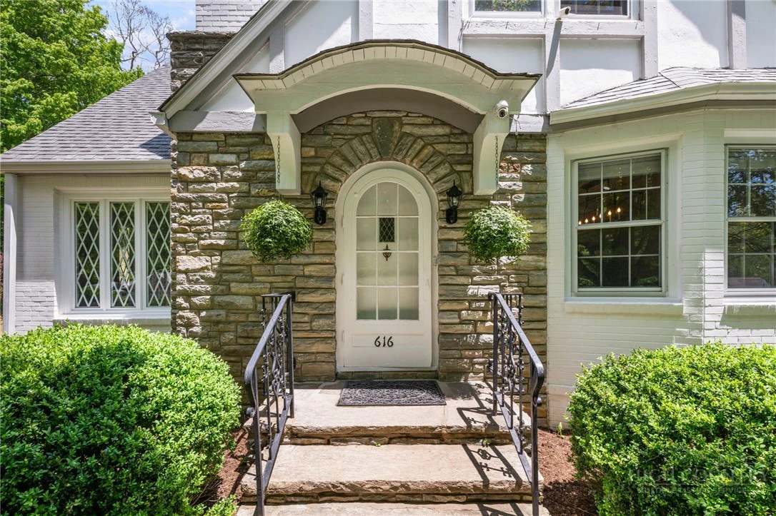 Image number 3 for the current listing