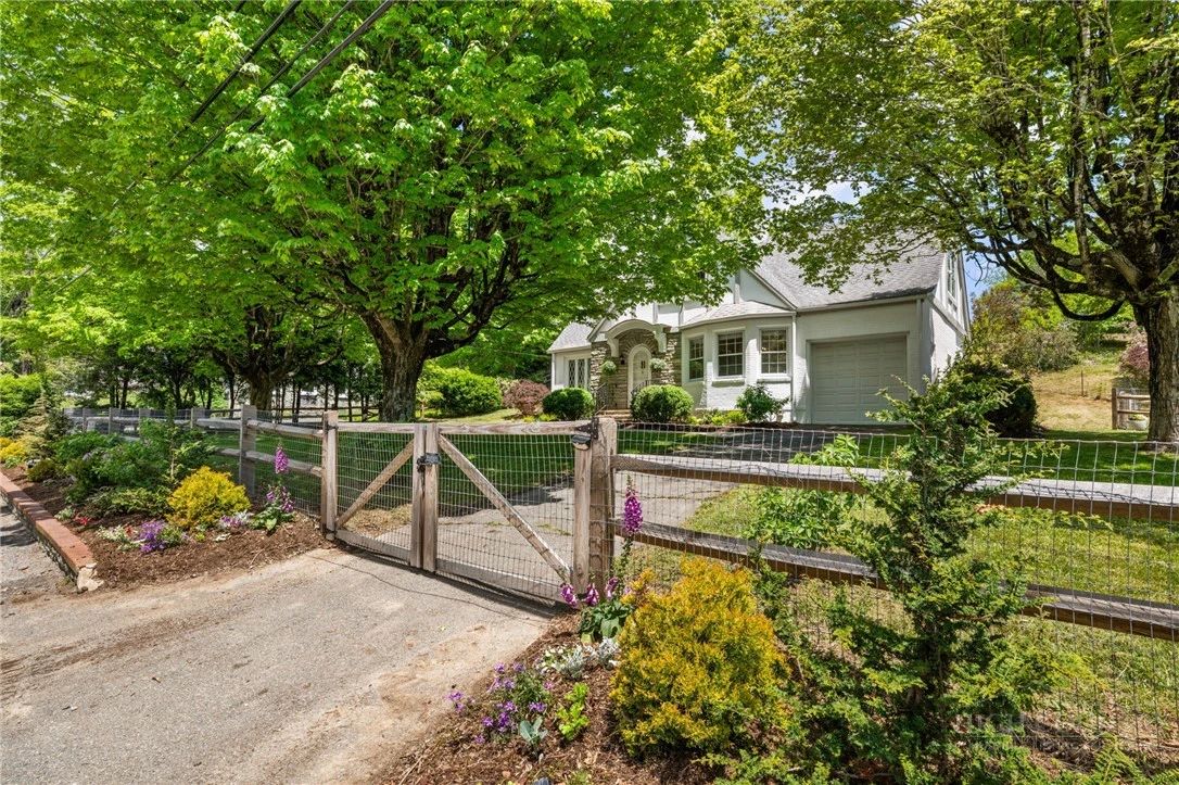 Image number 5 for the current listing