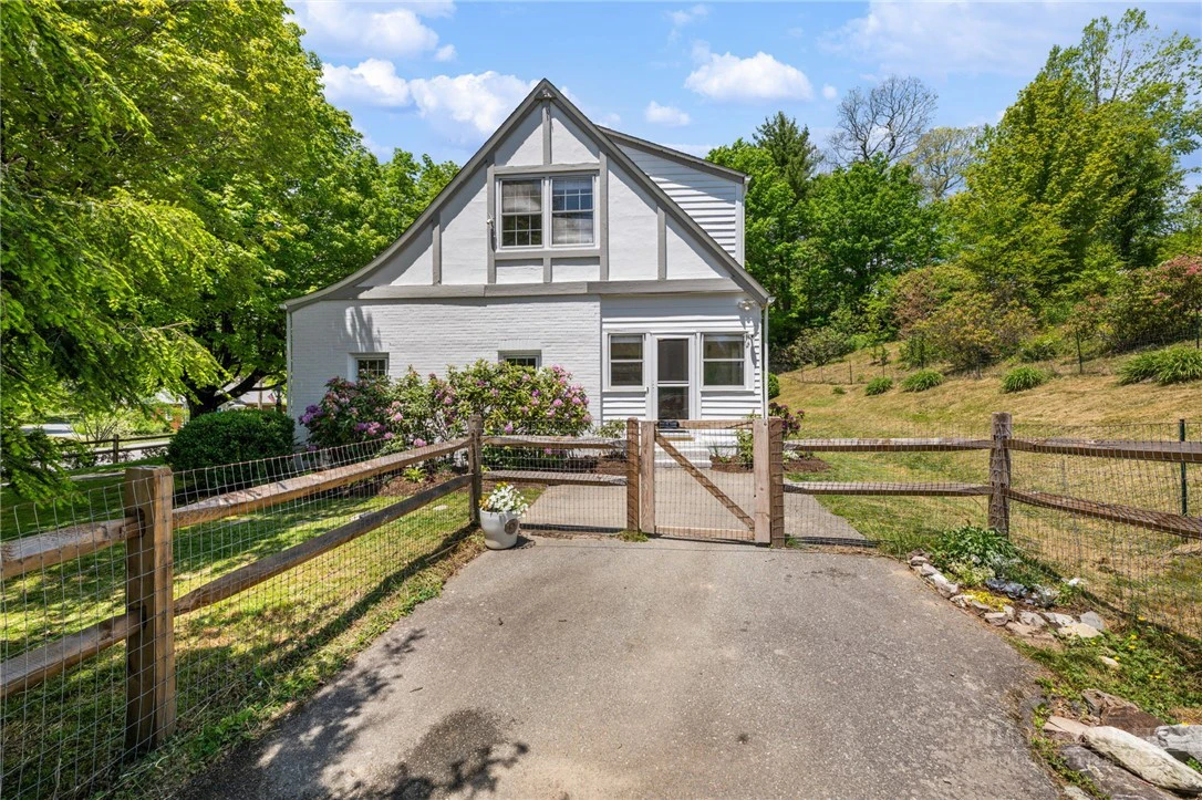 Image number 4 for the current listing