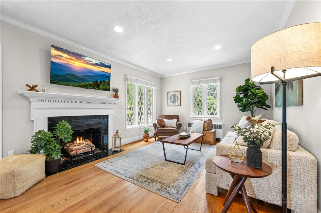 Image number 18 for the current listing