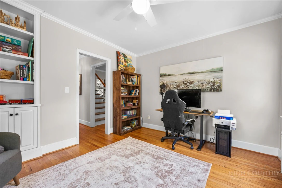 Image number 21 for the current listing