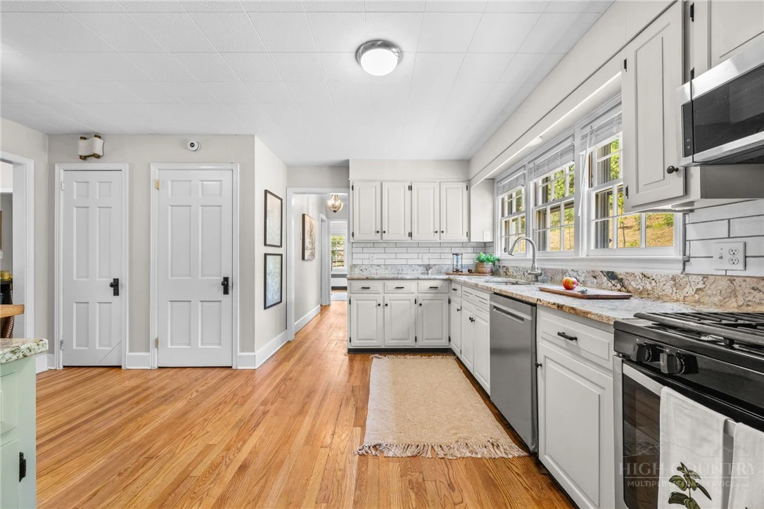 Image number 7 for the current listing