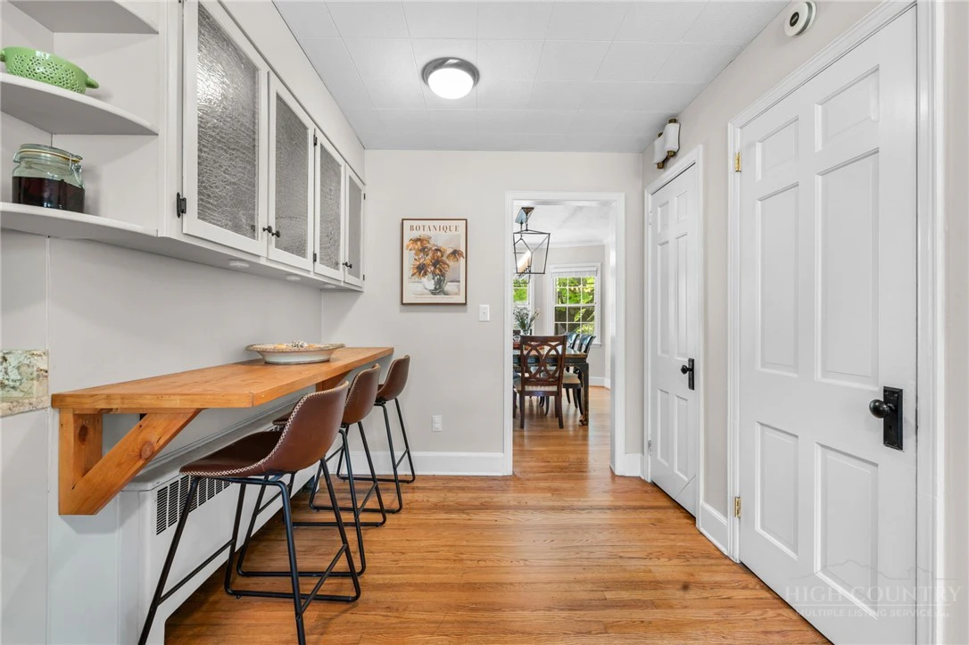 Image number 11 for the current listing