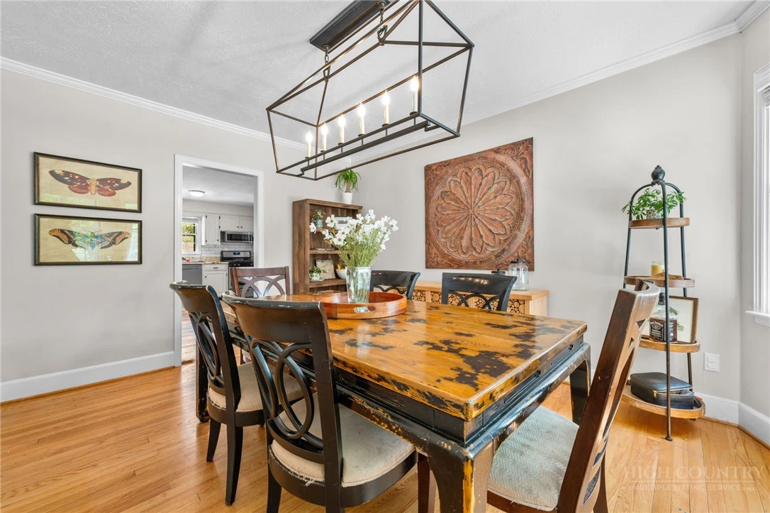 Image number 13 for the current listing