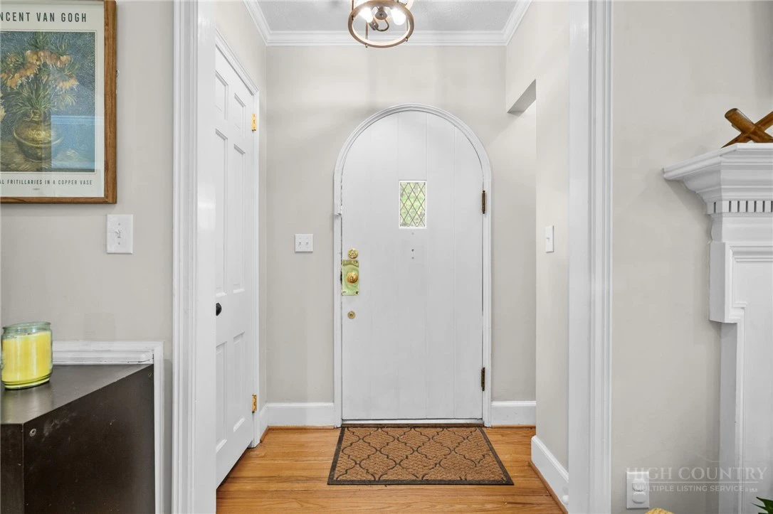 Image number 14 for the current listing