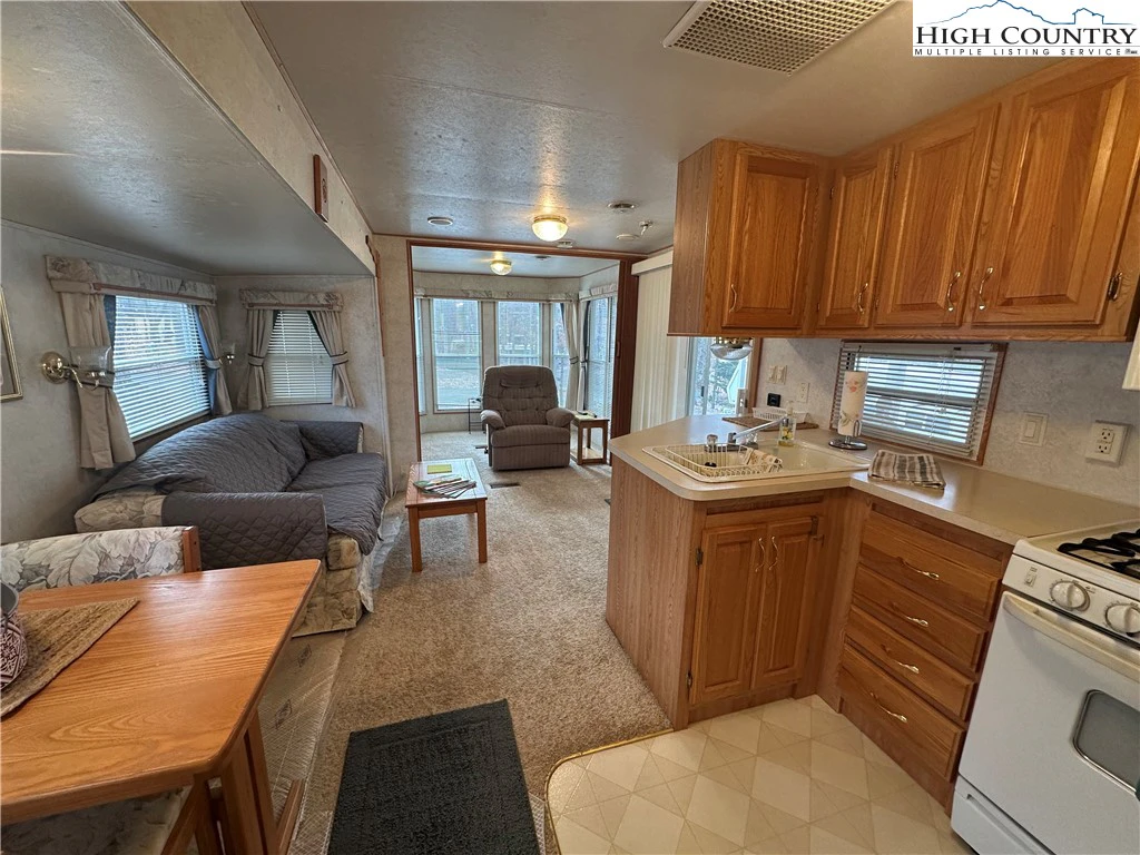 Image number 19 for the current listing