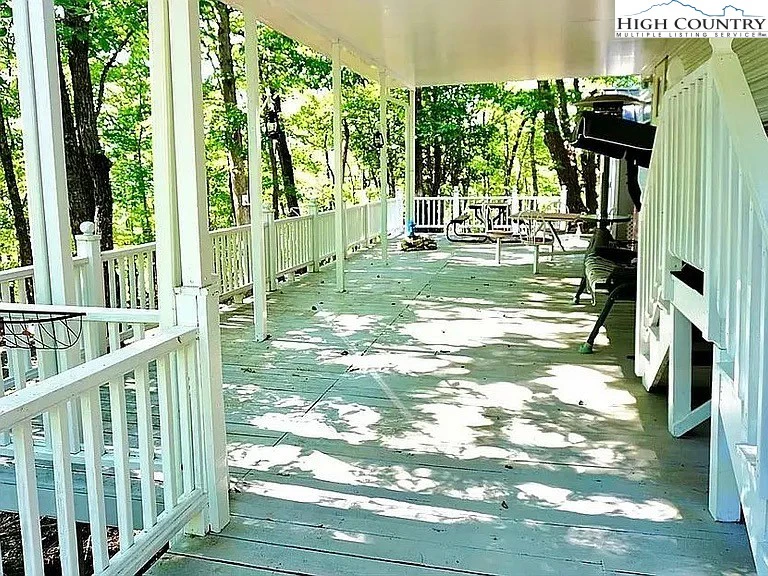 Image number 18 for the current listing