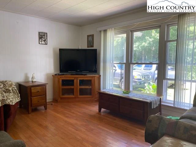Image number 20 for the current listing