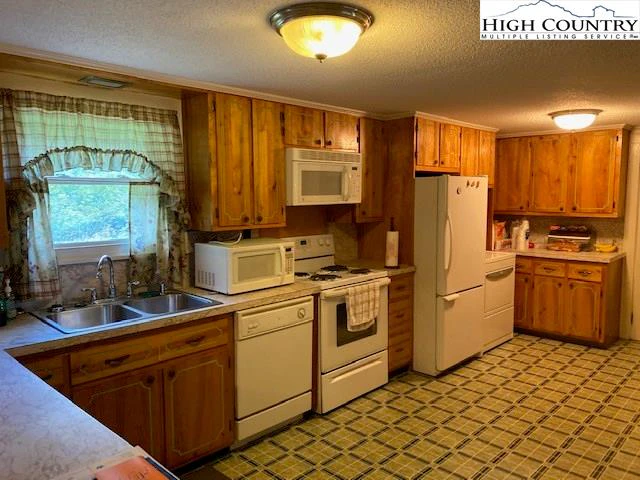 Image number 18 for the current listing