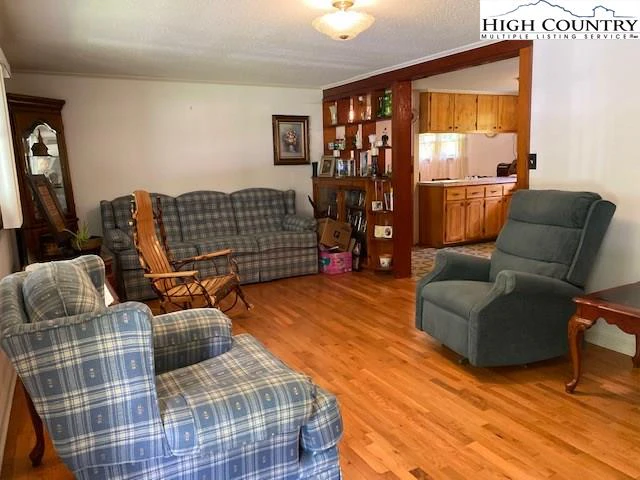 Image number 17 for the current listing