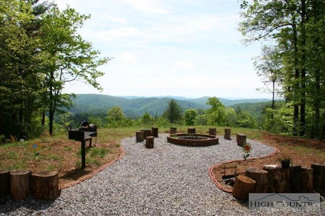 Image number 17 for the current listing