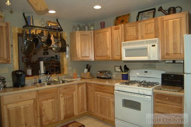 Image number 4 for the current listing