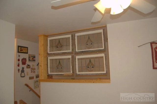 Image number 21 for the current listing