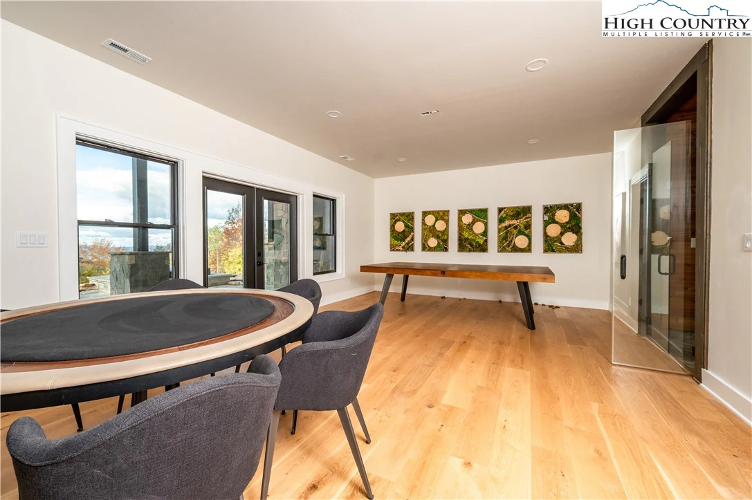 Image number 15 for the current listing
