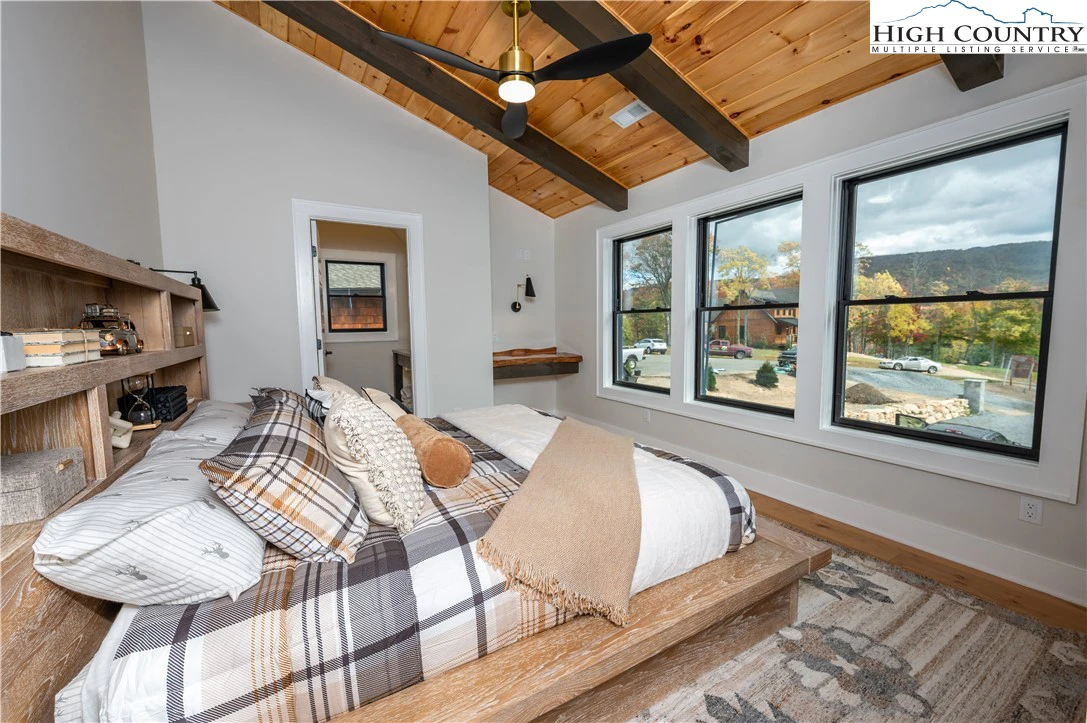 Image number 5 for the current listing
