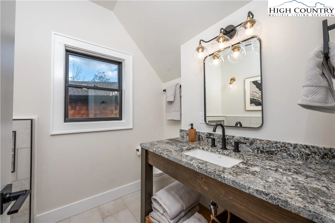 Image number 6 for the current listing