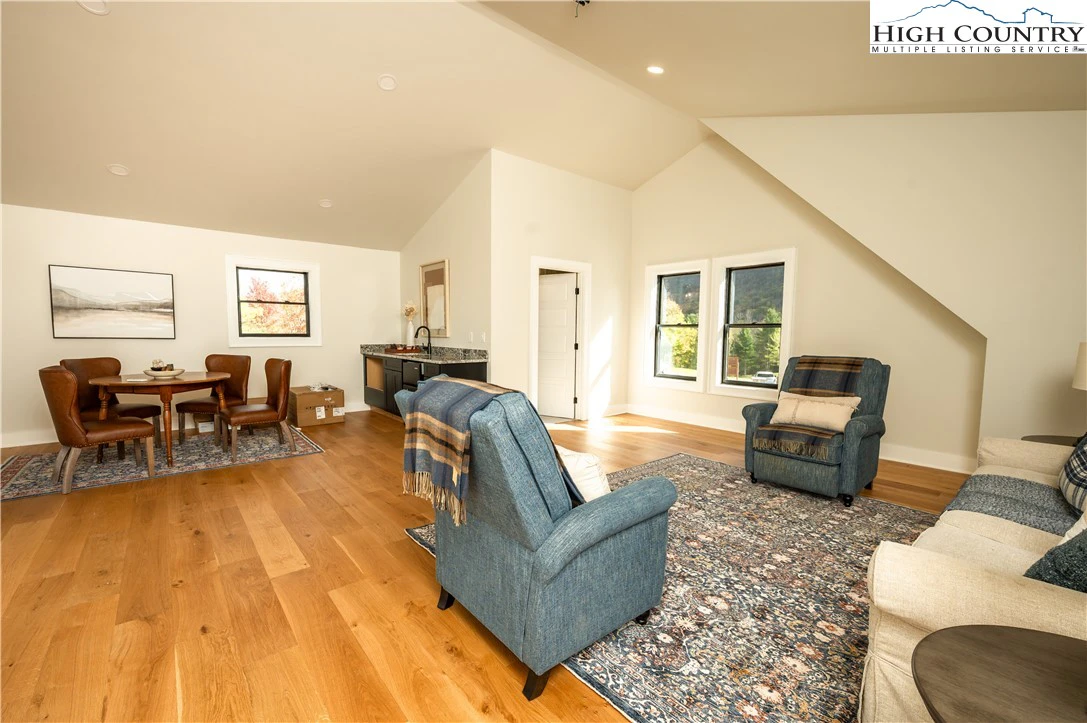 Image number 20 for the current listing