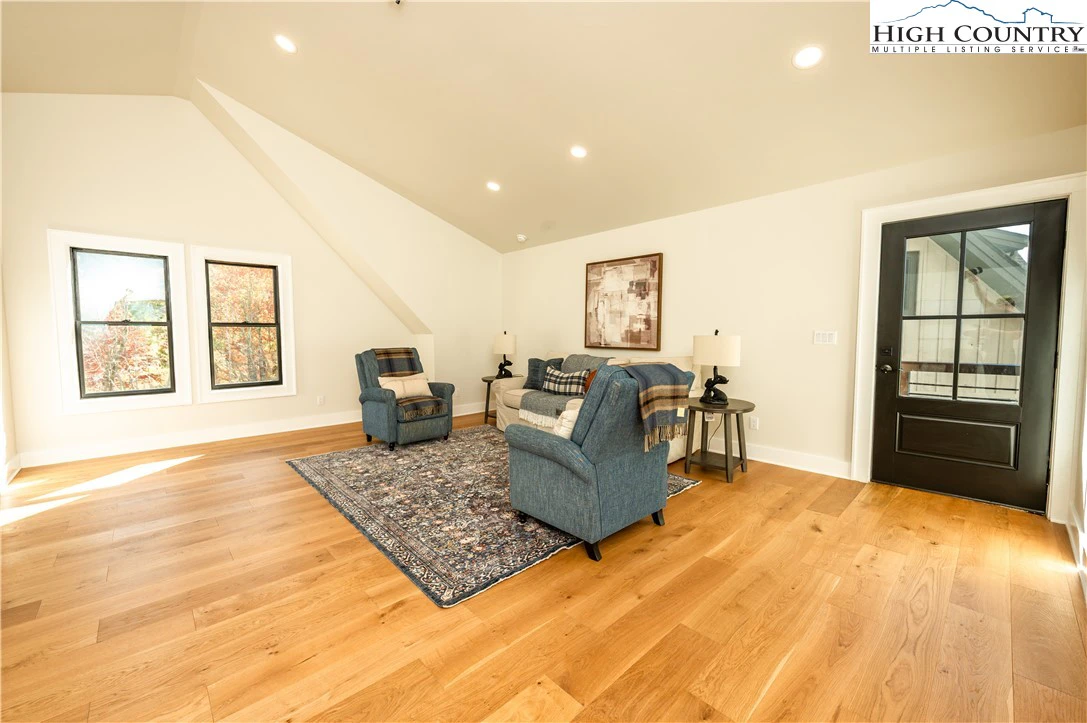 Image number 21 for the current listing