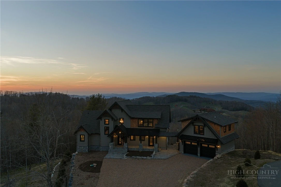 Image number 1 for the current listing