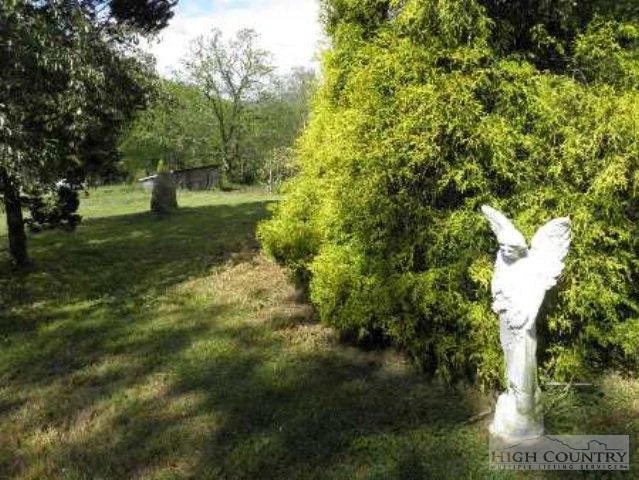 Image number 14 for the current listing