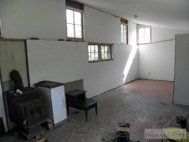 Image number 22 for the current listing