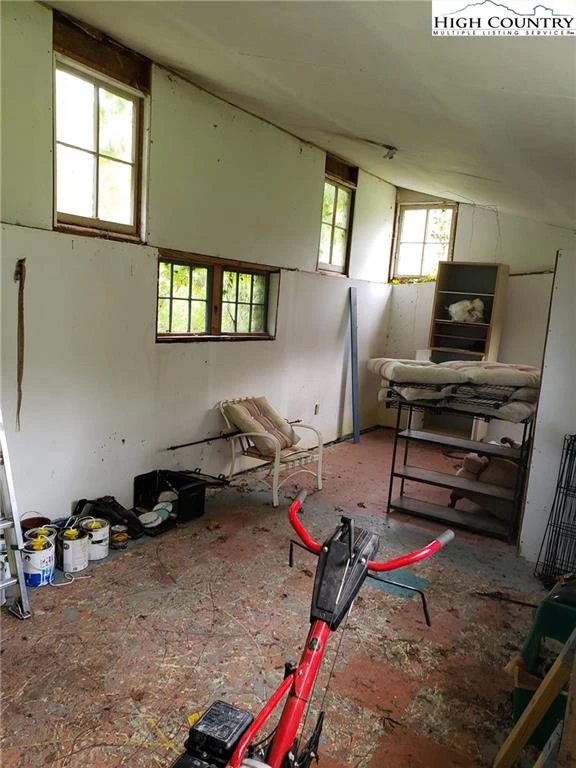 Image number 9 for the current listing