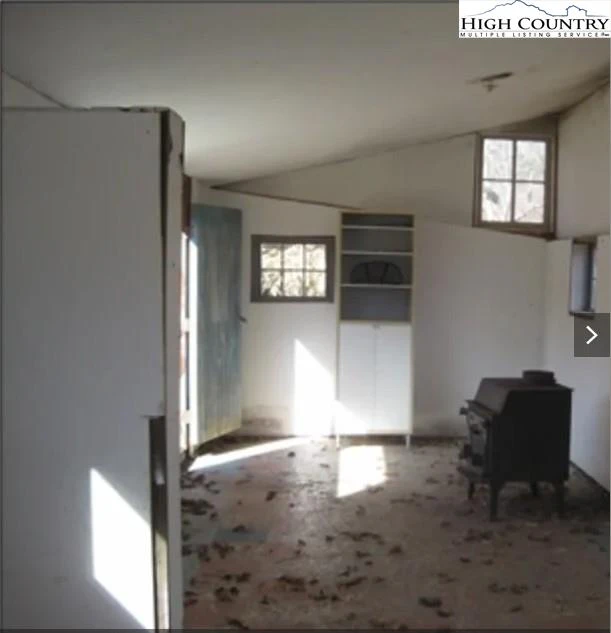 Image number 10 for the current listing