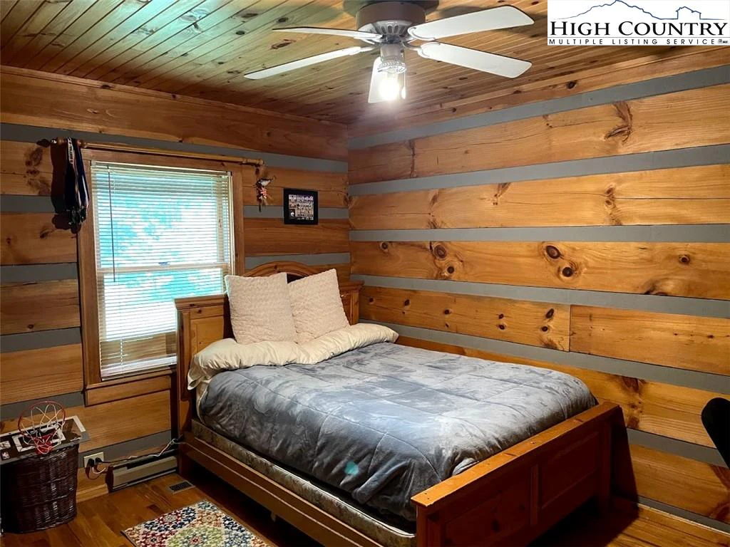 Image number 7 for the current listing