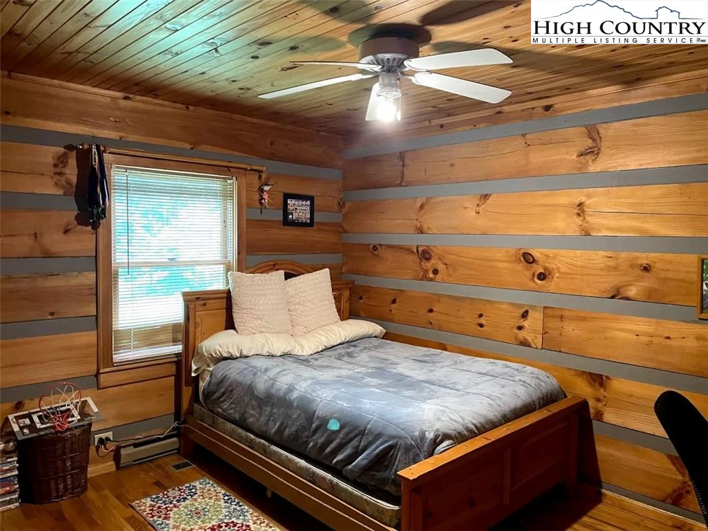 Image number 9 for the current listing