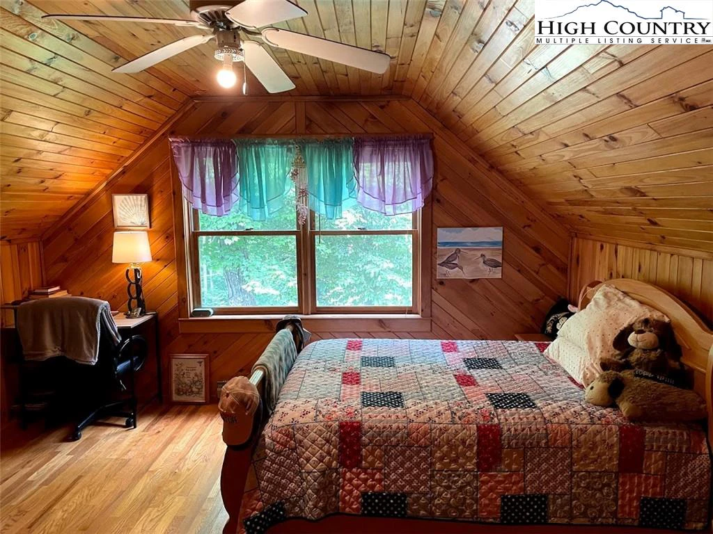 Image number 11 for the current listing