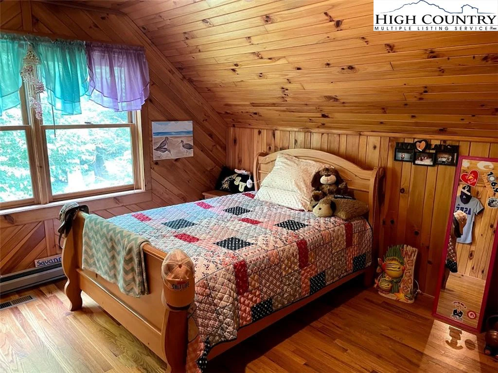 Image number 2 for the current listing