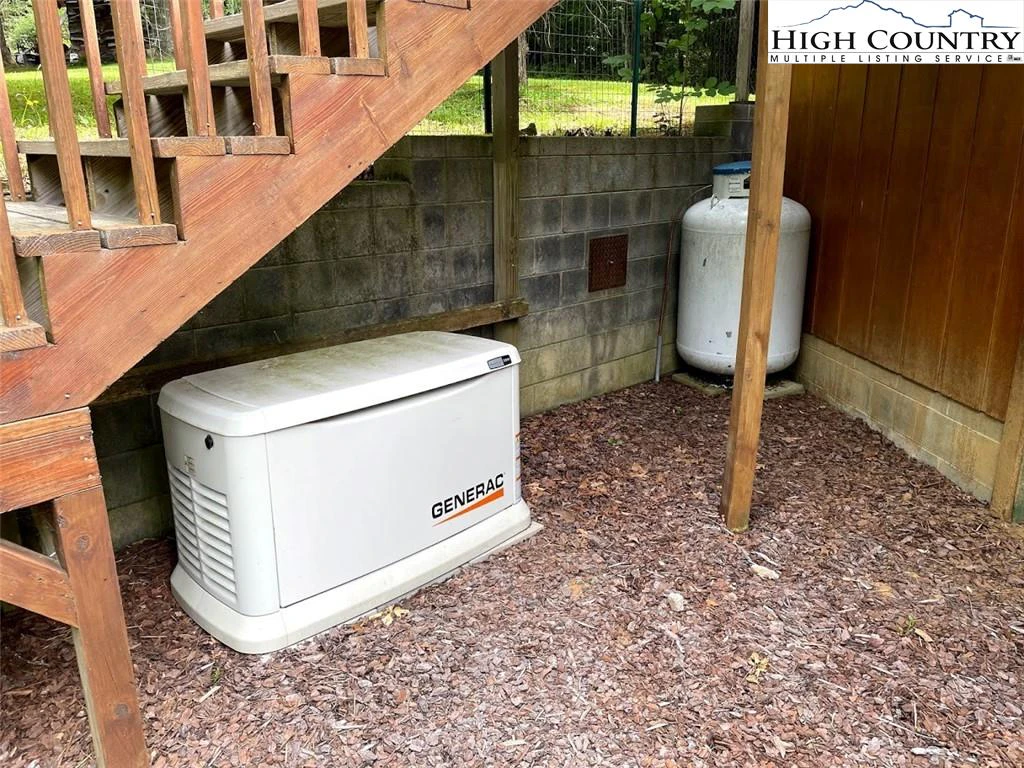 Image number 15 for the current listing