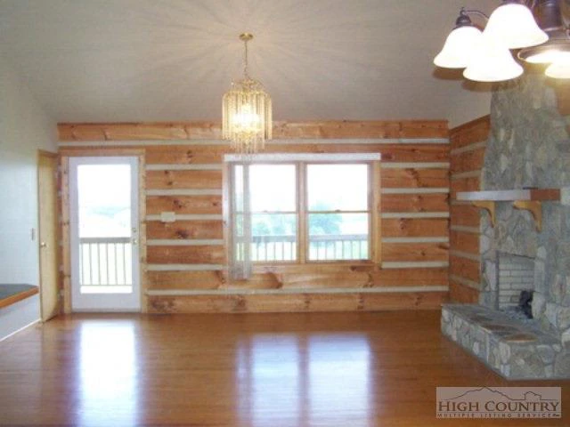 Image number 9 for the current listing