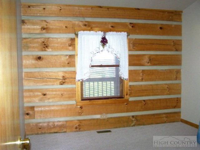 Image number 16 for the current listing